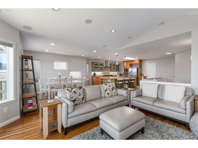 3356 Beach Loop Drive, Bandon, OR 97411