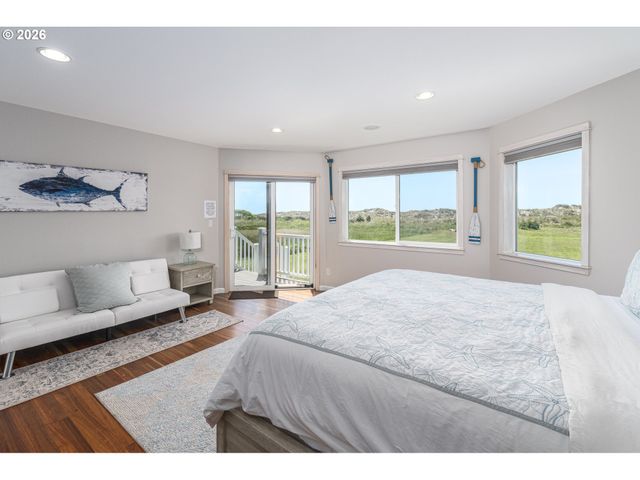 3356 Beach Loop Drive, Bandon, OR 97411