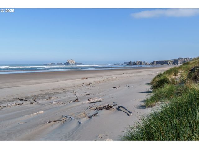 3356 Beach Loop Drive, Bandon, OR 97411