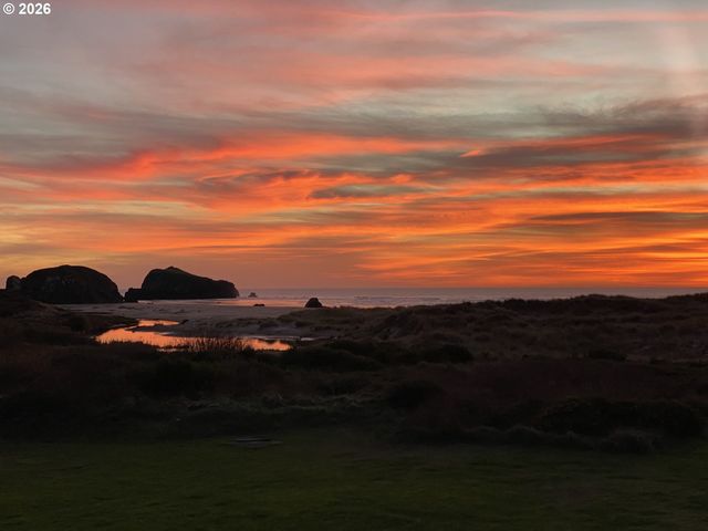 3356 Beach Loop Drive, Bandon, OR 97411