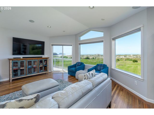 3356 Beach Loop Drive, Bandon, OR 97411