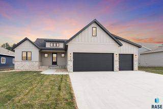 504 N Piper Cir Circle, Sioux Falls, SD 57110