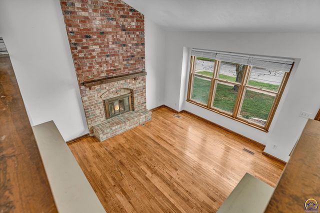 3537 SW Woodvalley PL, Topeka, KS 66614