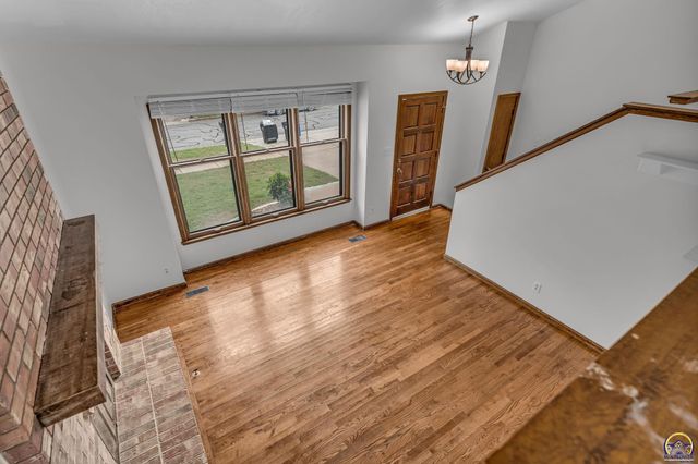 3537 SW Woodvalley PL, Topeka, KS 66614