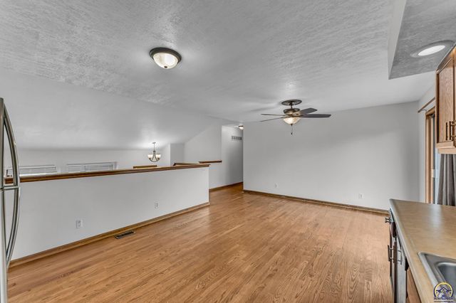 3537 SW Woodvalley PL, Topeka, KS 66614