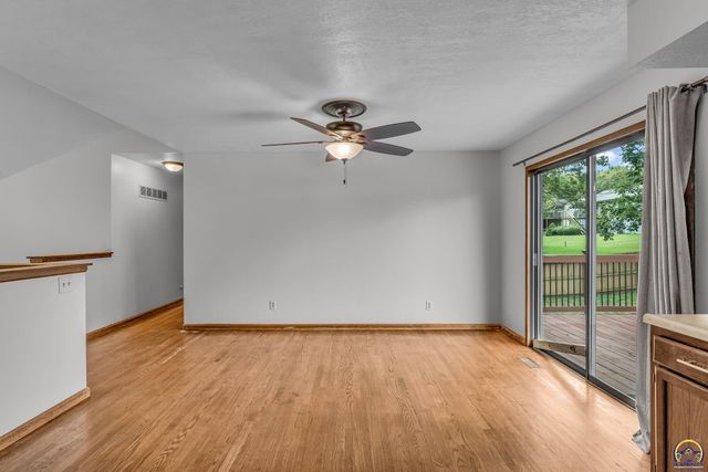 3537 SW Woodvalley PL, Topeka, KS 66614
