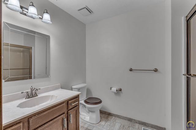 3537 SW Woodvalley PL, Topeka, KS 66614