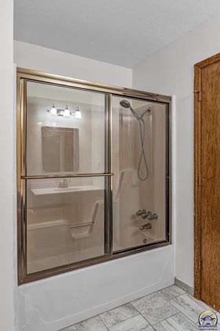 3537 SW Woodvalley PL, Topeka, KS 66614