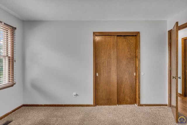 3537 SW Woodvalley PL, Topeka, KS 66614
