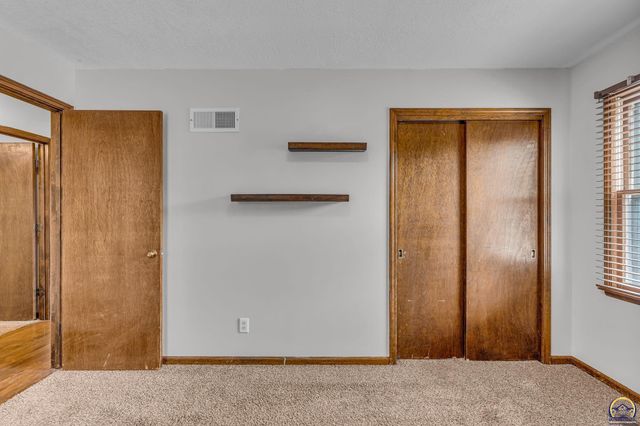 3537 SW Woodvalley PL, Topeka, KS 66614