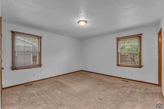 3537 SW Woodvalley PL, Topeka, KS 66614