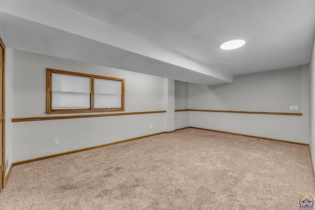 3537 SW Woodvalley PL, Topeka, KS 66614