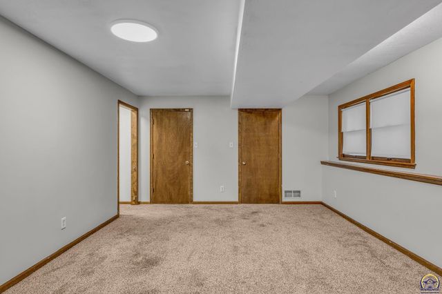 3537 SW Woodvalley PL, Topeka, KS 66614