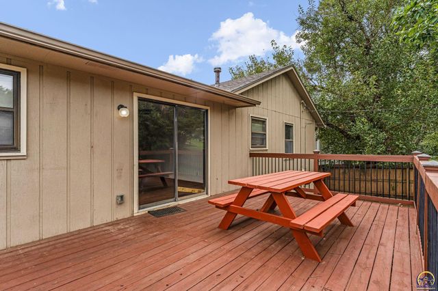 3537 SW Woodvalley PL, Topeka, KS 66614