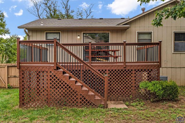 3537 SW Woodvalley PL, Topeka, KS 66614