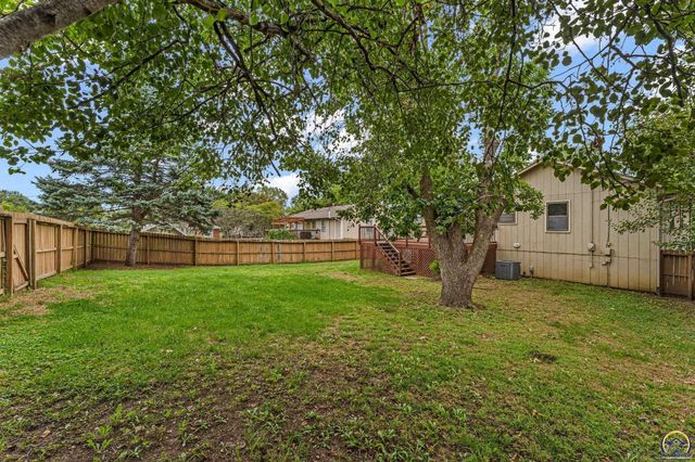 3537 SW Woodvalley PL, Topeka, KS 66614