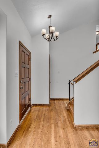 3537 SW Woodvalley PL, Topeka, KS 66614