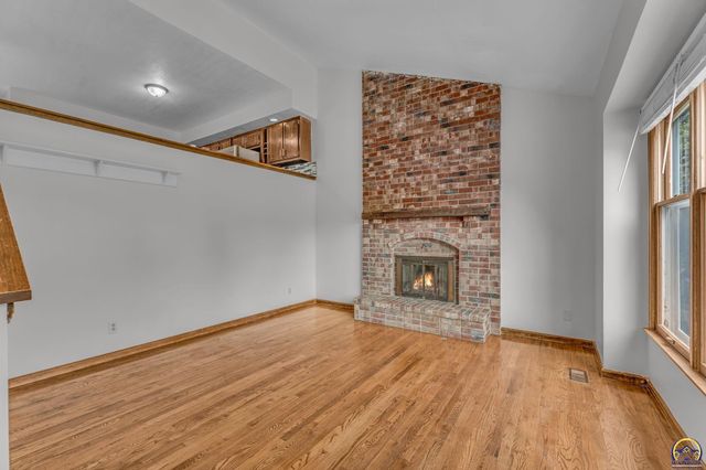 3537 SW Woodvalley PL, Topeka, KS 66614