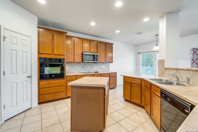 469 Silver Buckle, Schertz, TX 78154