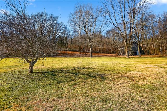 1077 Slaters Creek Rd, Goodlettsville, TN 37072