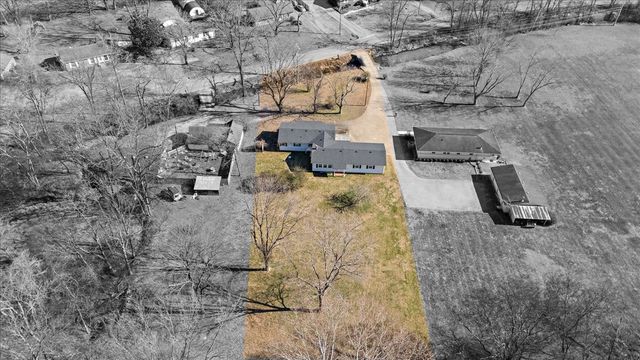 1077 Slaters Creek Rd, Goodlettsville, TN 37072