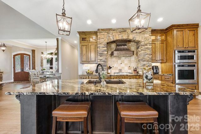 48 S Mountain Morning Lane, Hendersonville, NC 28739