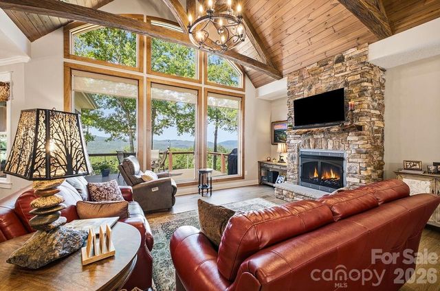 48 S Mountain Morning Lane, Hendersonville, NC 28739