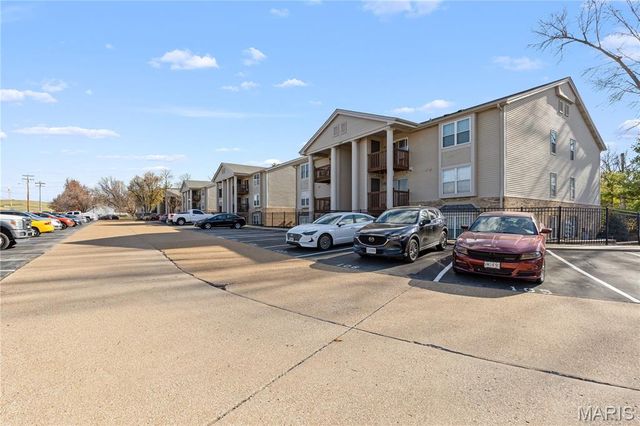 2506 Creve Coeur Mill Road 8, Maryland Heights, MO 63043