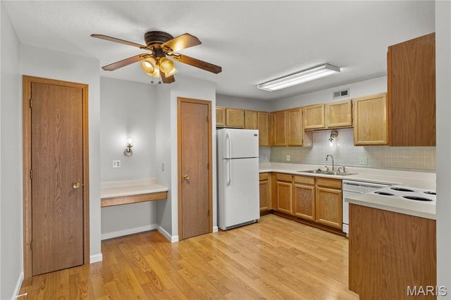 2506 Creve Coeur Mill Road 8, Maryland Heights, MO 63043