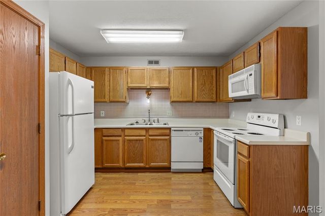 2506 Creve Coeur Mill Road 8, Maryland Heights, MO 63043