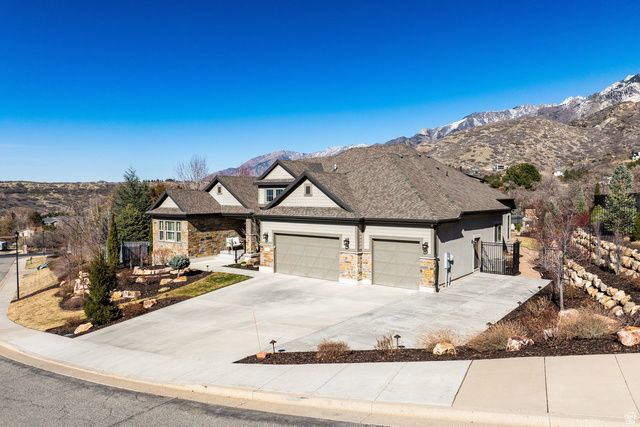 10847 S HIDDENWOOD DR, Sandy, UT 84092
