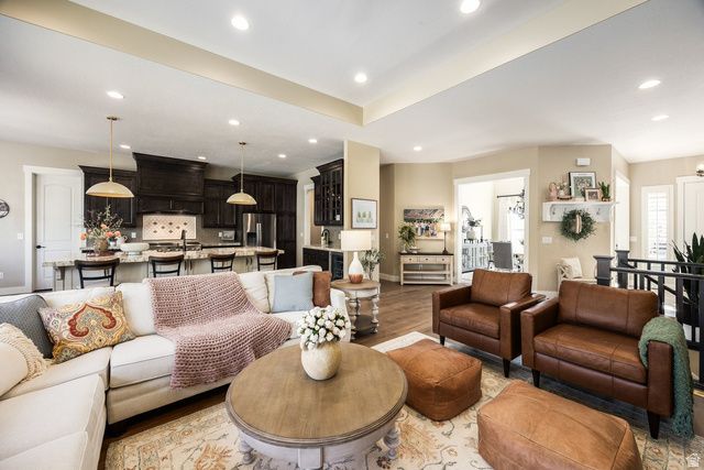 10847 S HIDDENWOOD DR, Sandy, UT 84092