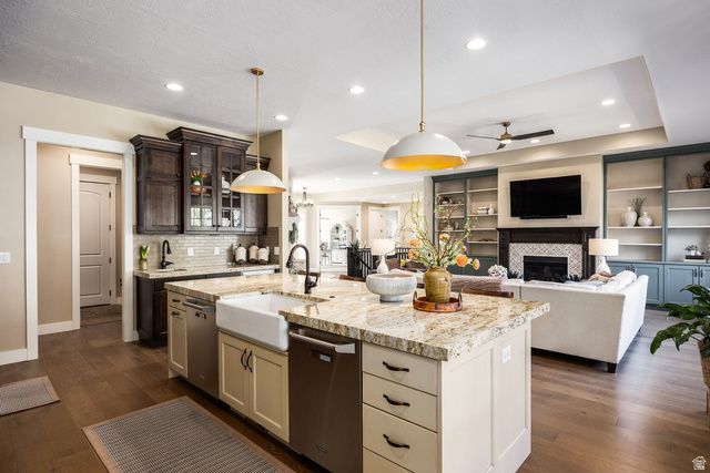 10847 S HIDDENWOOD DR, Sandy, UT 84092