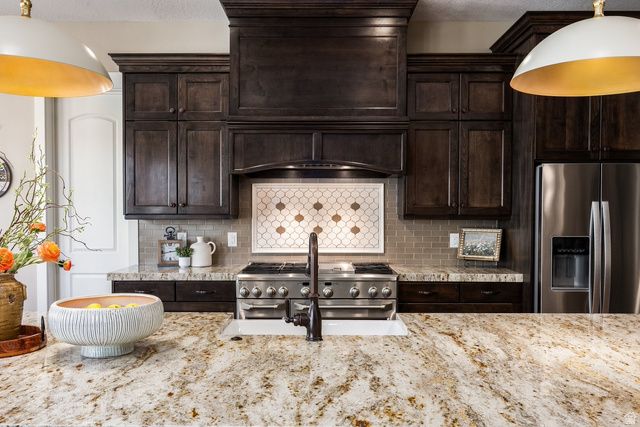 10847 S HIDDENWOOD DR, Sandy, UT 84092