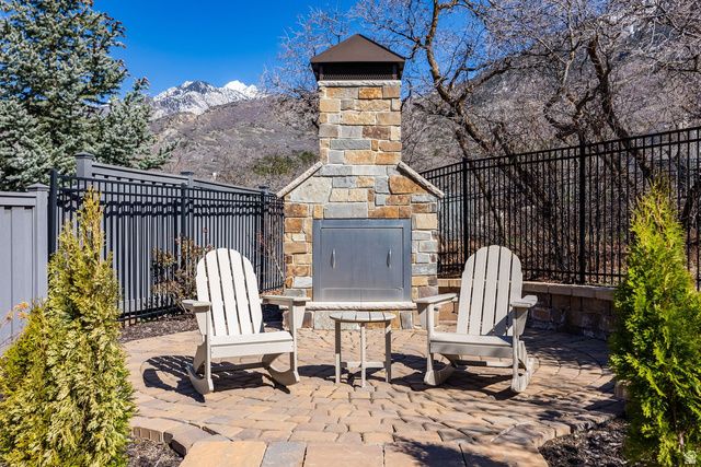 10847 S HIDDENWOOD DR, Sandy, UT 84092