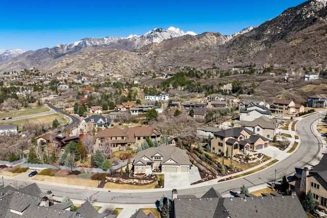 10847 S HIDDENWOOD DR, Sandy, UT 84092