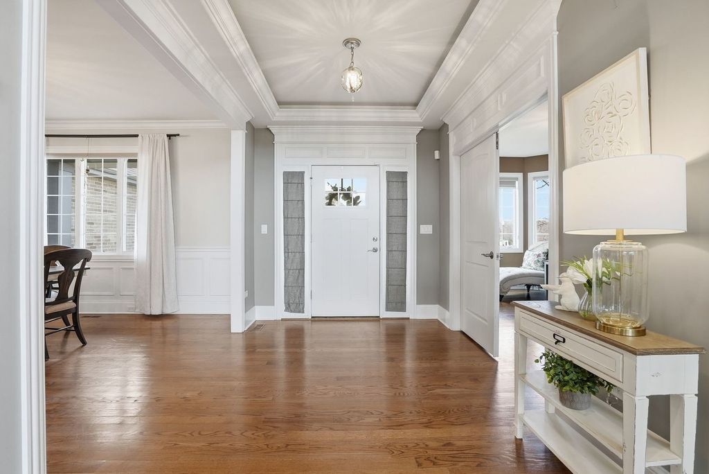 Image 3 of property listing at 8743 Stone Creek Boulevard, Frankfort, IL 60423