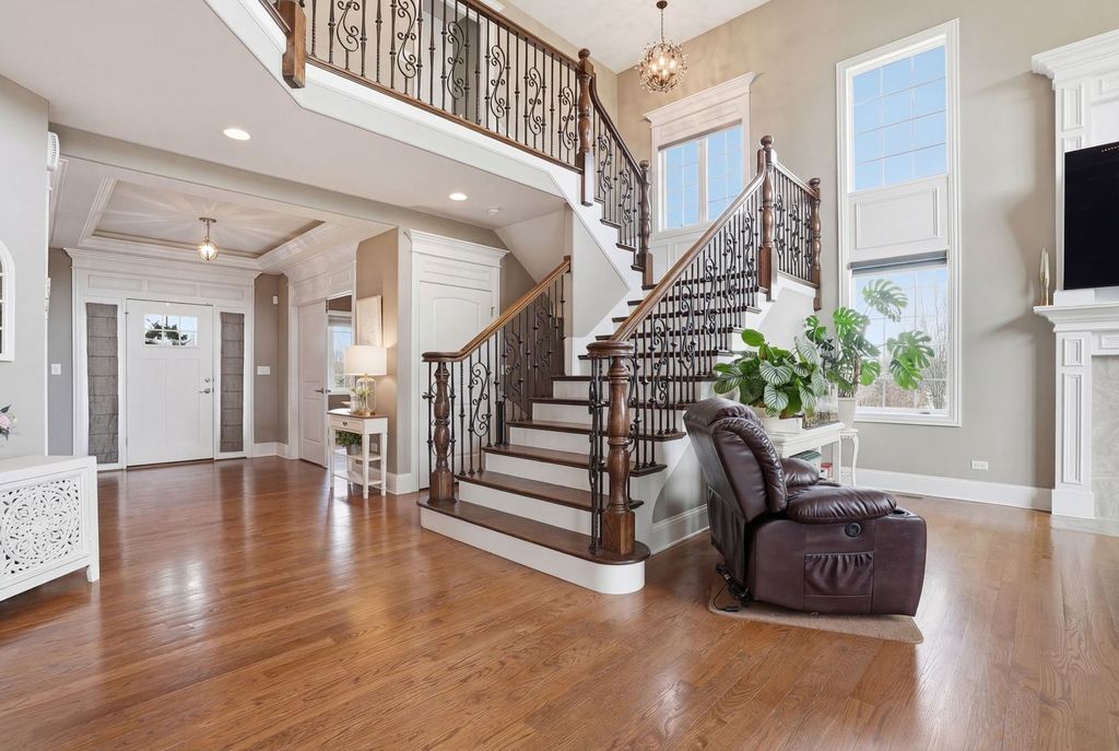 Image 6 of property listing at 8743 Stone Creek Boulevard, Frankfort, IL 60423