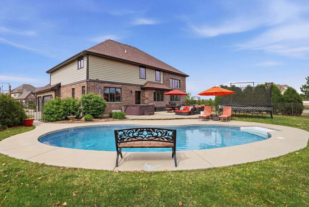Image 66 of property listing at 8743 Stone Creek Boulevard, Frankfort, IL 60423