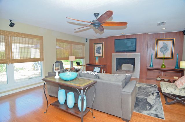 4247 Crownwood Drive, Seabrook, TX 77586