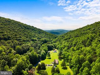 8883 CROOKED RUN RD, Basye, VA 22810