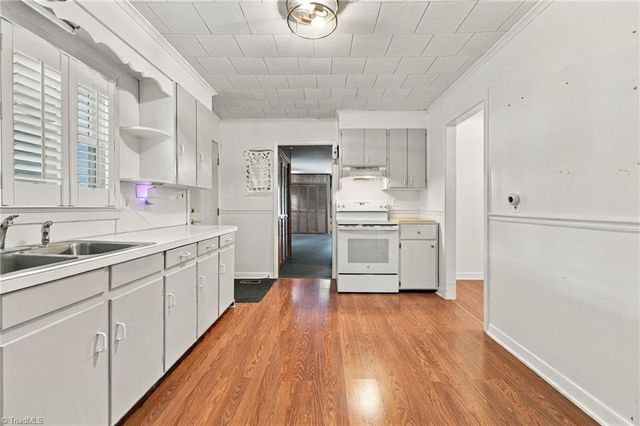 819 Carolina Avenue, Thomasville, NC 27360