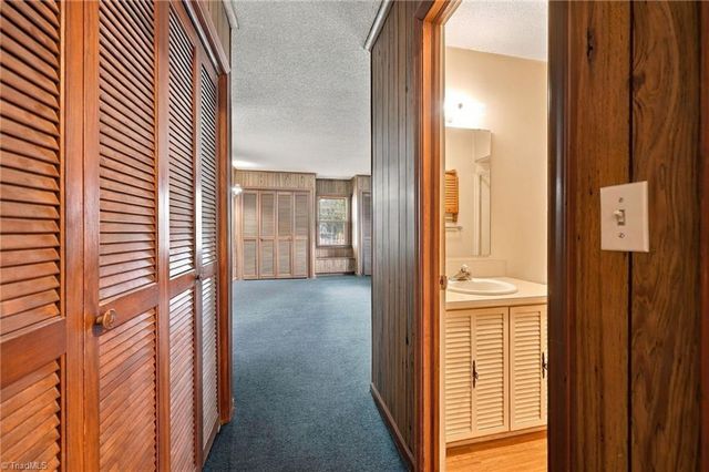 819 Carolina Avenue, Thomasville, NC 27360
