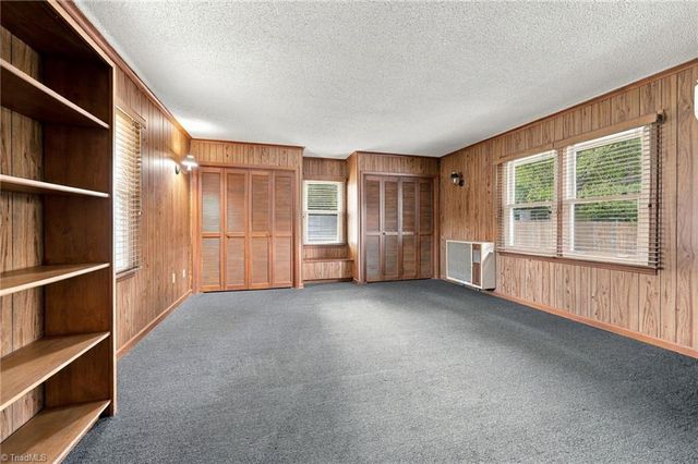 819 Carolina Avenue, Thomasville, NC 27360