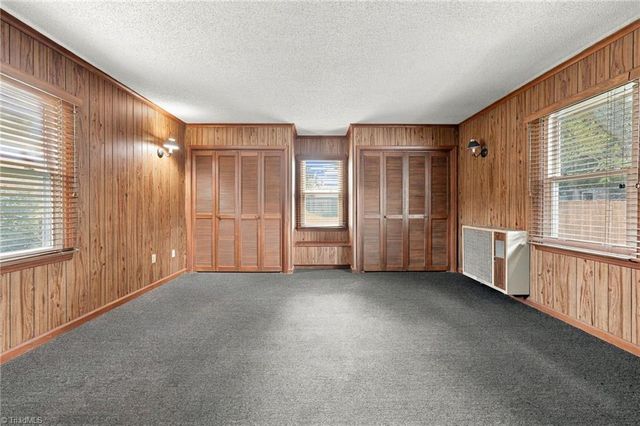 819 Carolina Avenue, Thomasville, NC 27360