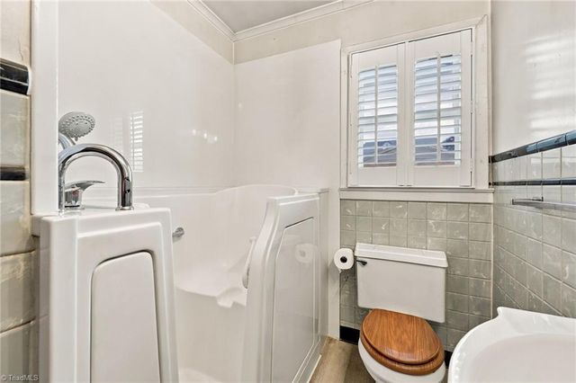 819 Carolina Avenue, Thomasville, NC 27360