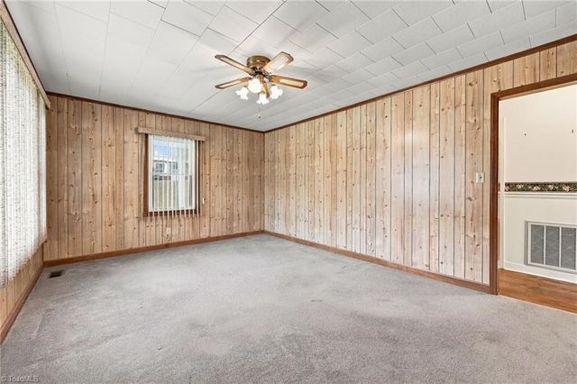 819 Carolina Avenue, Thomasville, NC 27360