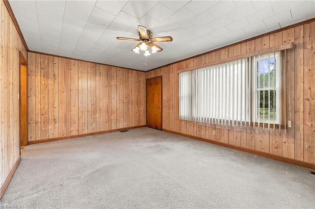 819 Carolina Avenue, Thomasville, NC 27360