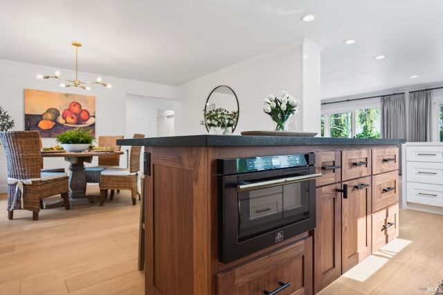 2543 Pinot Way, St. Helena, CA 94574