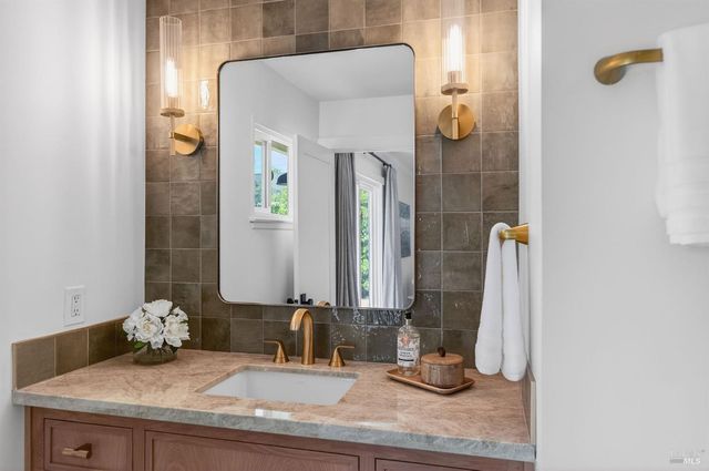 2543 Pinot Way, St. Helena, CA 94574